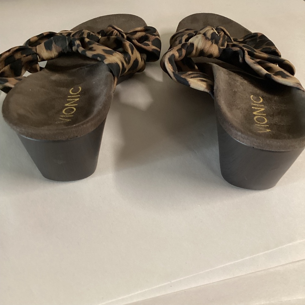 Vionic Park Rizzo Leopard Print Wedge Sandals - Picture 3 of 5